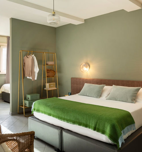 Anteprima camera family con letto matrimoniale in primo piano- Hotel Marisa, BZAR hotels a Roma