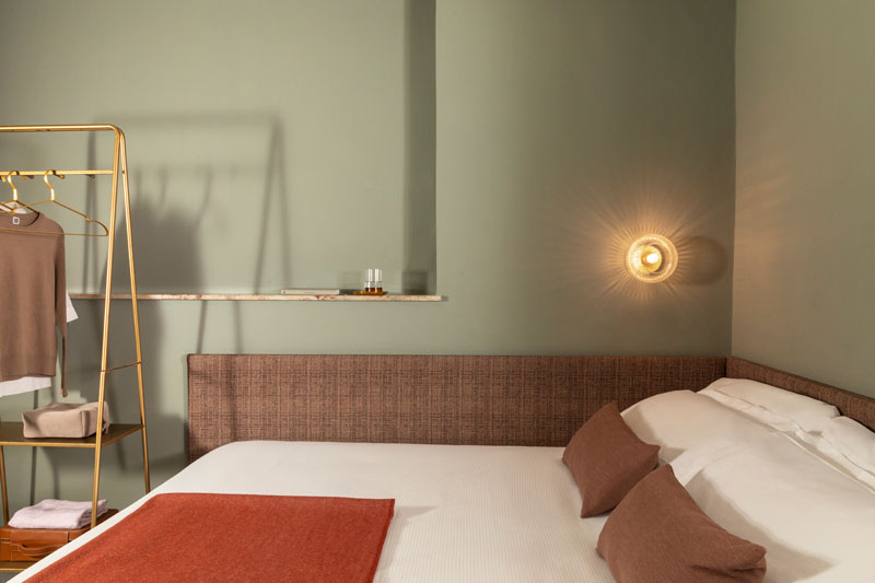 Vista generale della camera small con letto in primo piano - Hotel Marisa, BZAR hotels a Roma - Vista 2